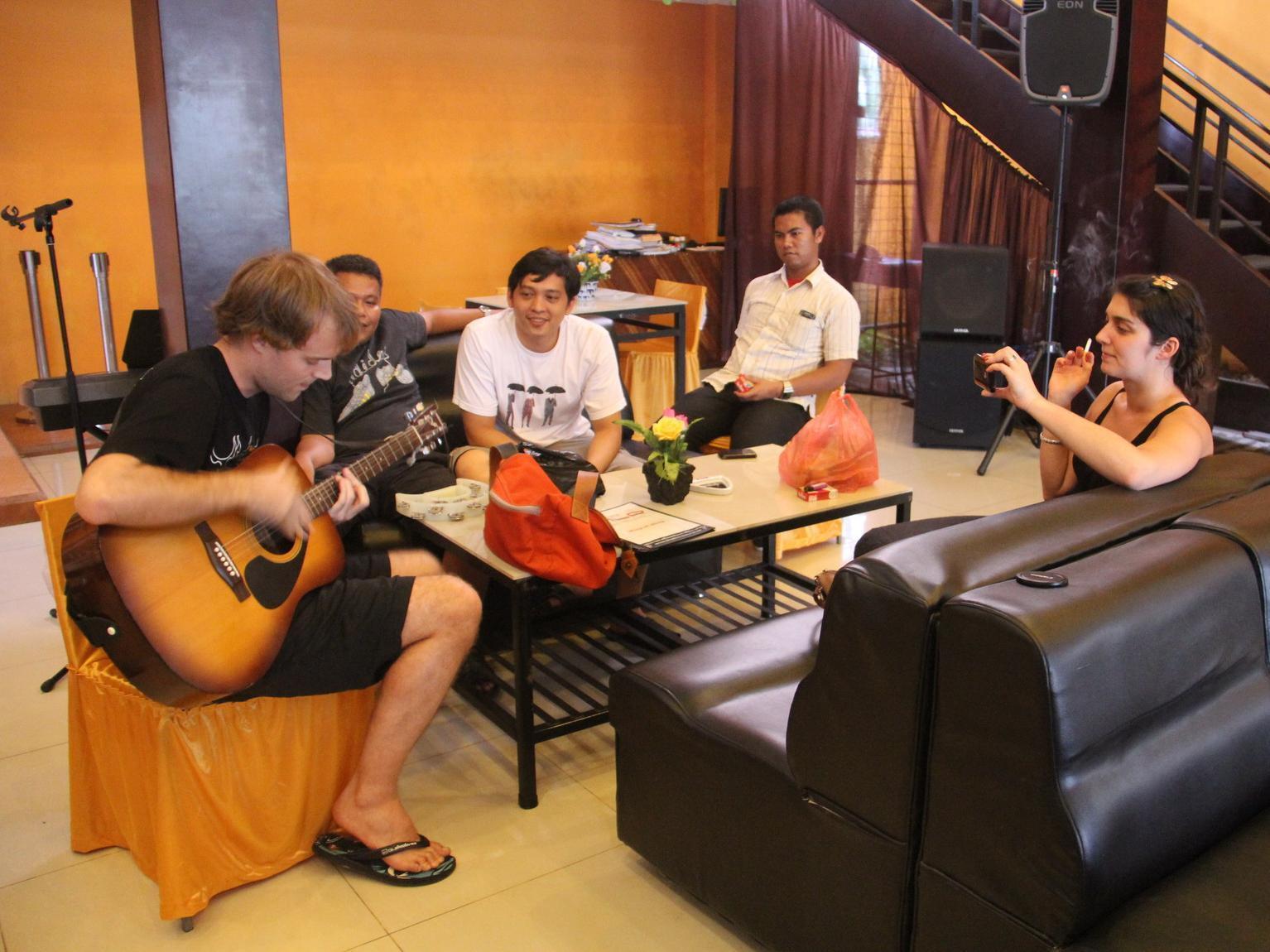 Hotel Sing A Song Пематансиантар Екстериор снимка